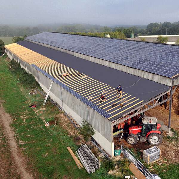 panneaux solaires pour hangars