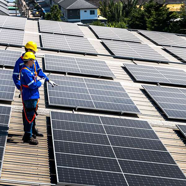 panneaux solaires pour hangars