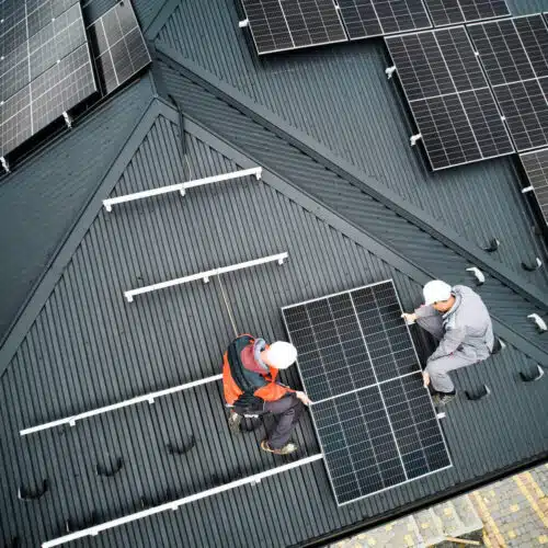 Installation panneaux solaires sur toit