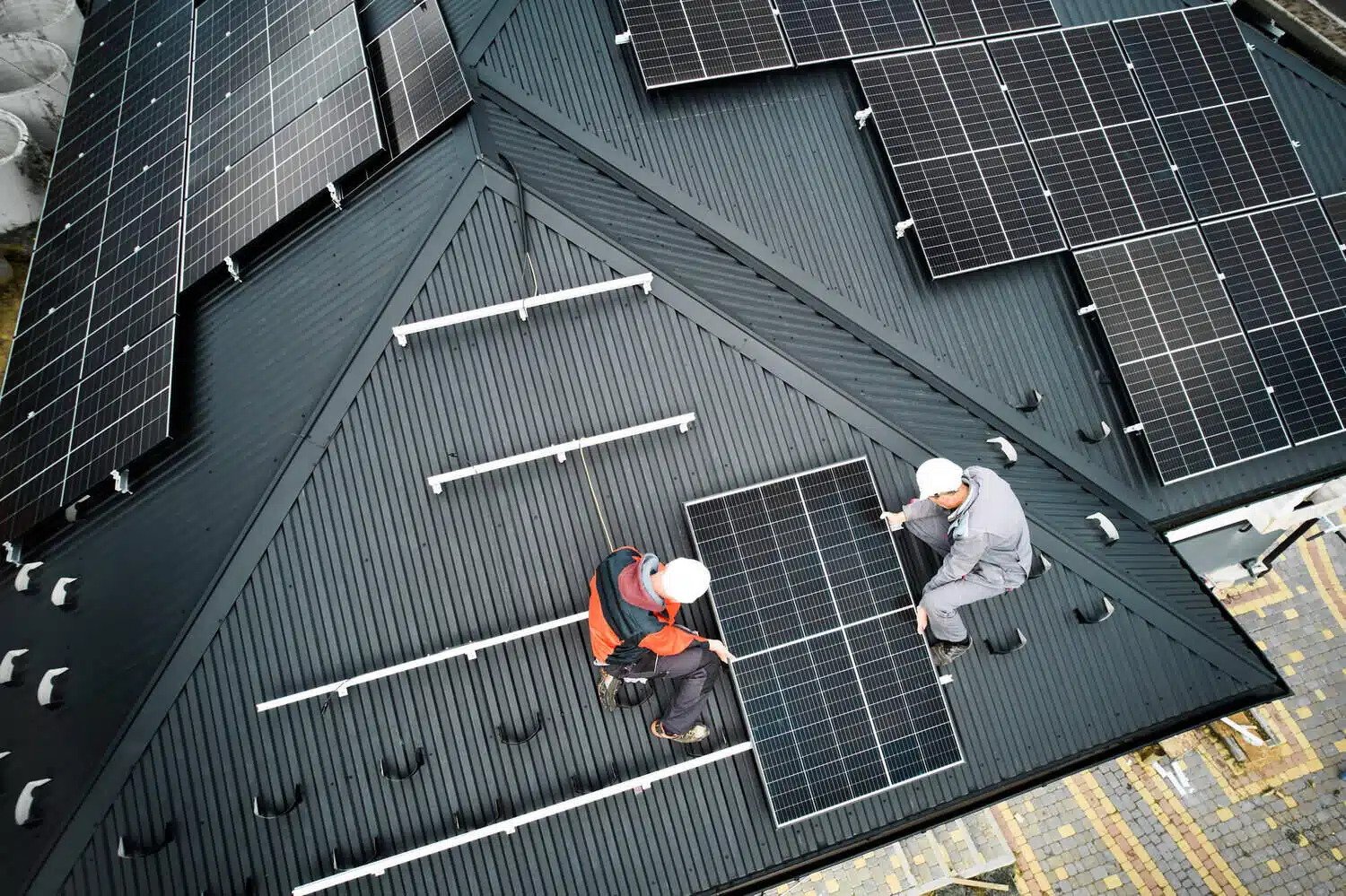 Installation panneaux solaires sur toit